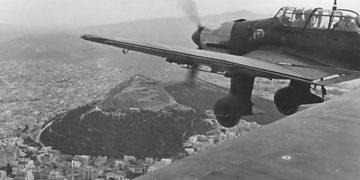 Junkers Ju 87R Stuka 3.StG3 over Greece 1941 (www.asisbiz.com)