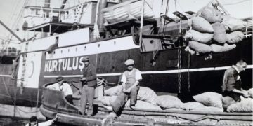 Εκφόρτωση του Kurtuluş στον Πειραιά